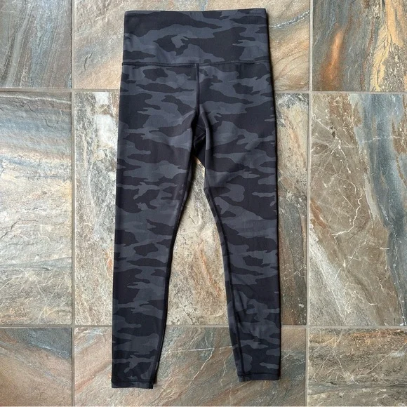 Athleta Elation Camo 7/8 Tight Women's Size XS Black and Gray - Picture 2 of 10